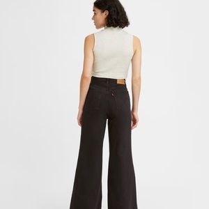 Black Levi’s high loose flare jeans